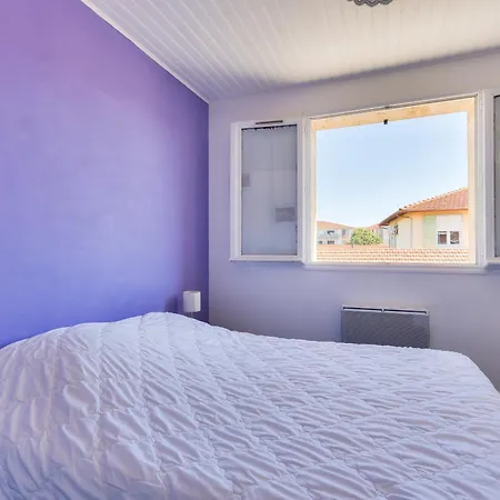 950m De La - Maison Pour 10 Avec Piscine