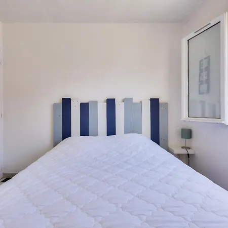 950m De La - Maison Pour 10 Avec Piscine * Ares