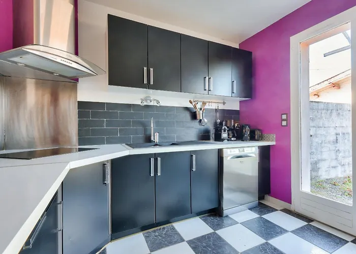 950m De La - Maison Pour 10 Avec Piscine Holiday home