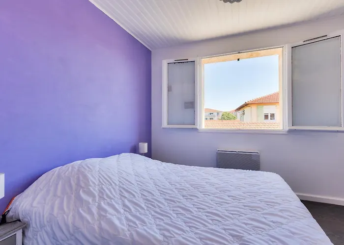 950m De La - Maison Pour 10 Avec Piscine