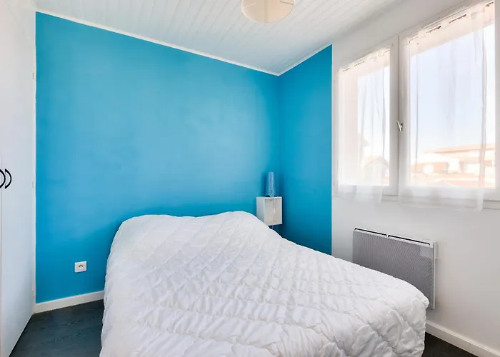 950m De La - Maison Pour 10 Avec Piscine *