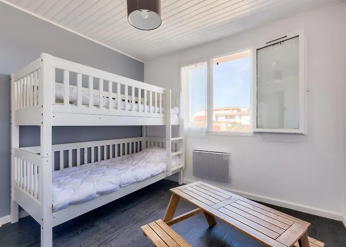 950m De La - Maison Pour 10 Avec Piscine *