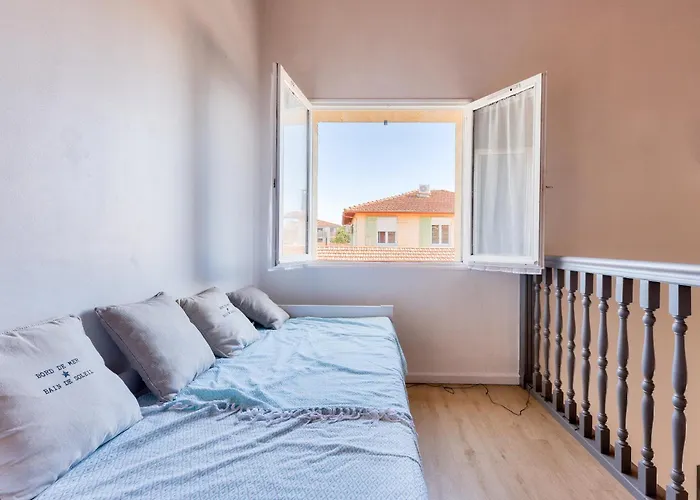 950m De La - Maison Pour 10 Avec Piscine Holiday home *