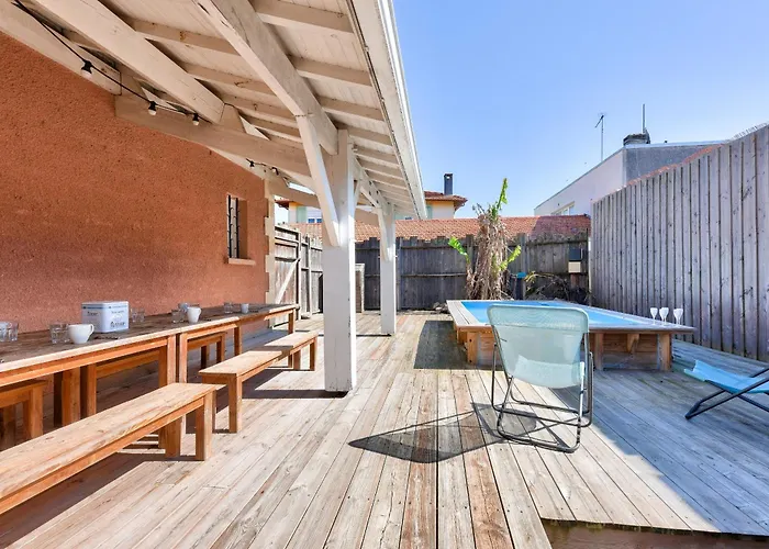 950m De La - Maison Pour 10 Avec Piscine Holiday home Ares