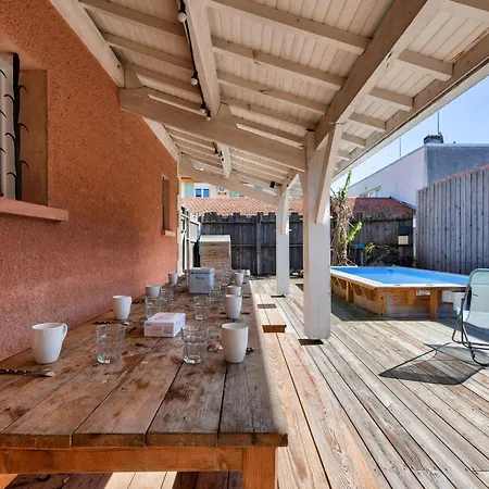 950m De La - Maison Pour 10 Avec Piscine Сasa de vacaciones Ares