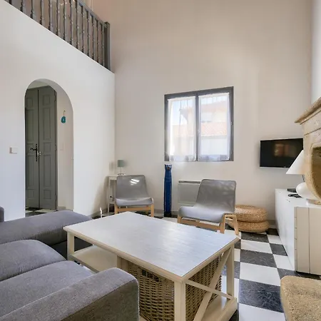 950m De La - Maison Pour 10 Avec Piscine *