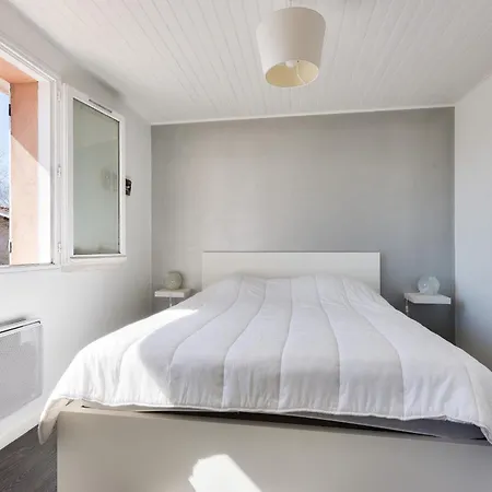 950m De La - Maison Pour 10 Avec Piscine * 아레즈