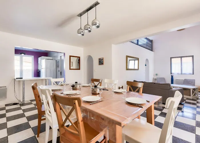 950m De La - Maison Pour 10 Avec Piscine *